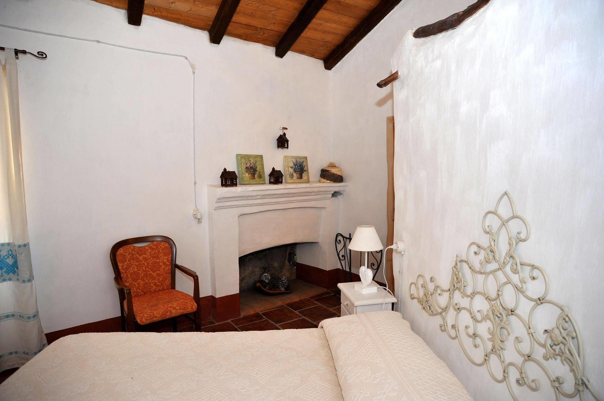 B&B Corte San Lussorio Oliena Luaran gambar